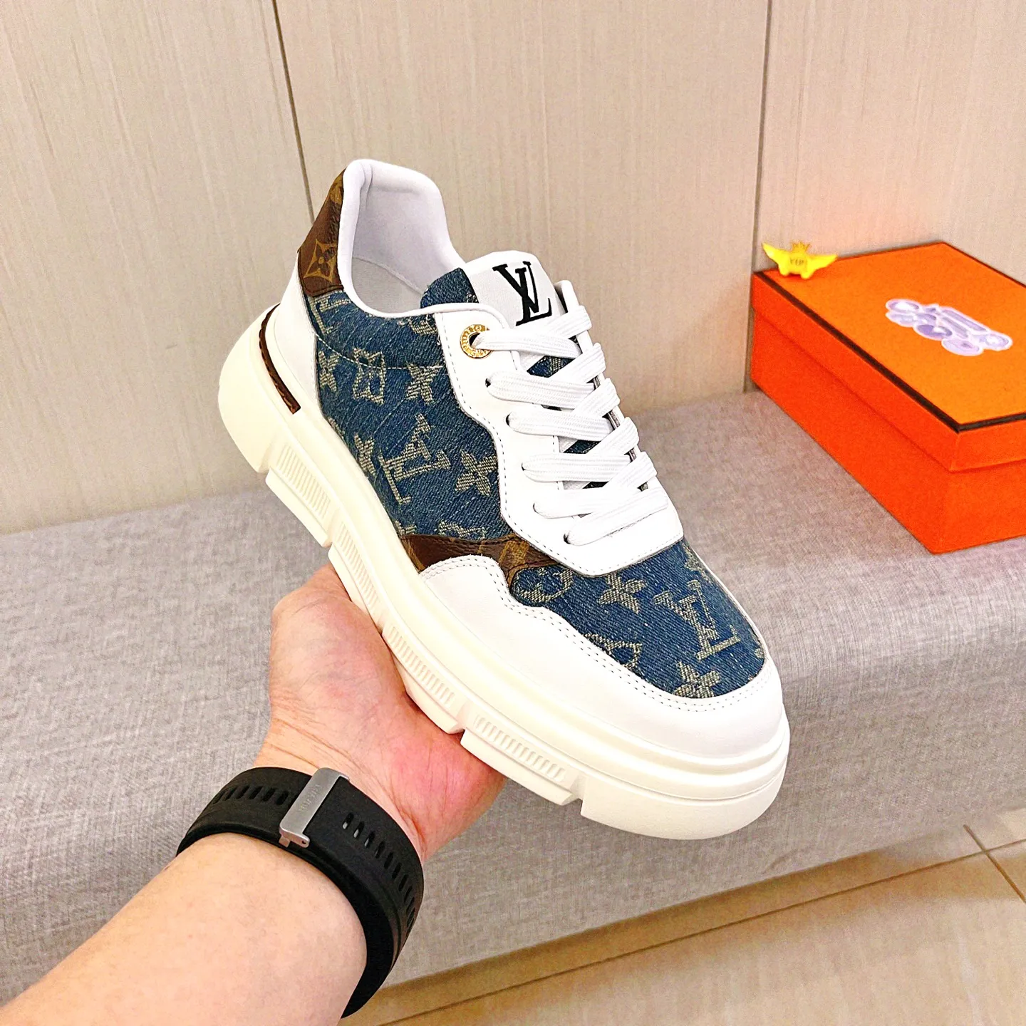 Men's shoes 💰 420 men's shoes 💰 [LV] 🔥 Louis Vuitton high-end men's shoes brand official website 1:1 latest masterpiece: uppers are made of Italian imported first-layer cowhide with comfortable and breathable lining ➕ original non-slip and wear-resistant outsole 🔥, making walking more convenient and comfortable! An exclusive new model, a stunning work, a beautiful 1:1 replica [color] compared to the official quality! Create a fashionable personality to set off your uniqueness! A must-have for trendy men! Classic 🔥Size: 38-44 Color: 🔥 2⃣️colors available🔥.